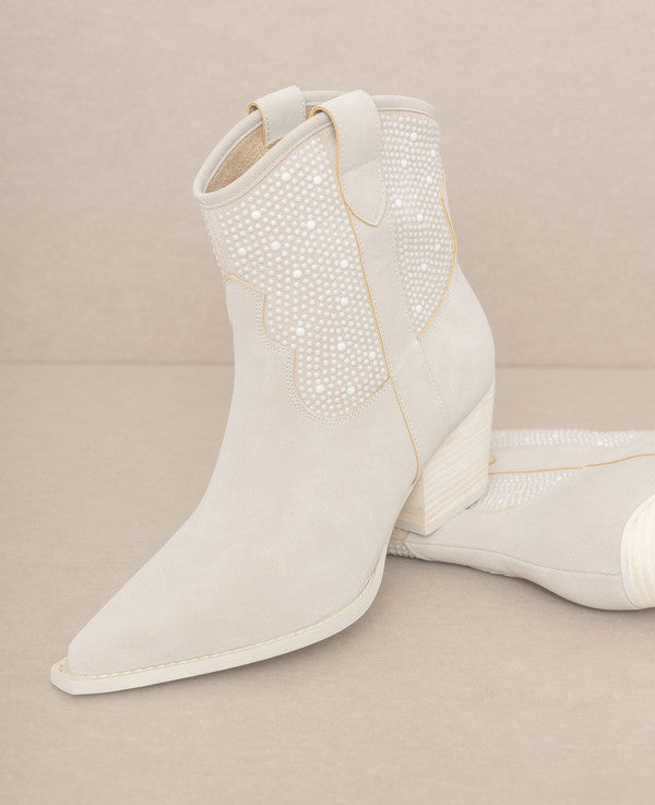 Pearl Elegance Western Boots