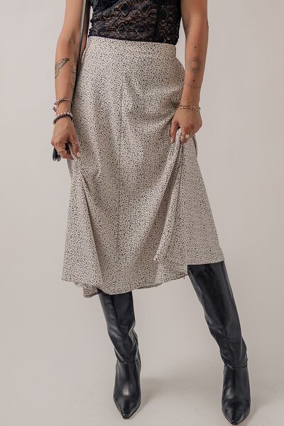 Dotted Elegance: High-Waist Midi Skirt with Speckled Detail